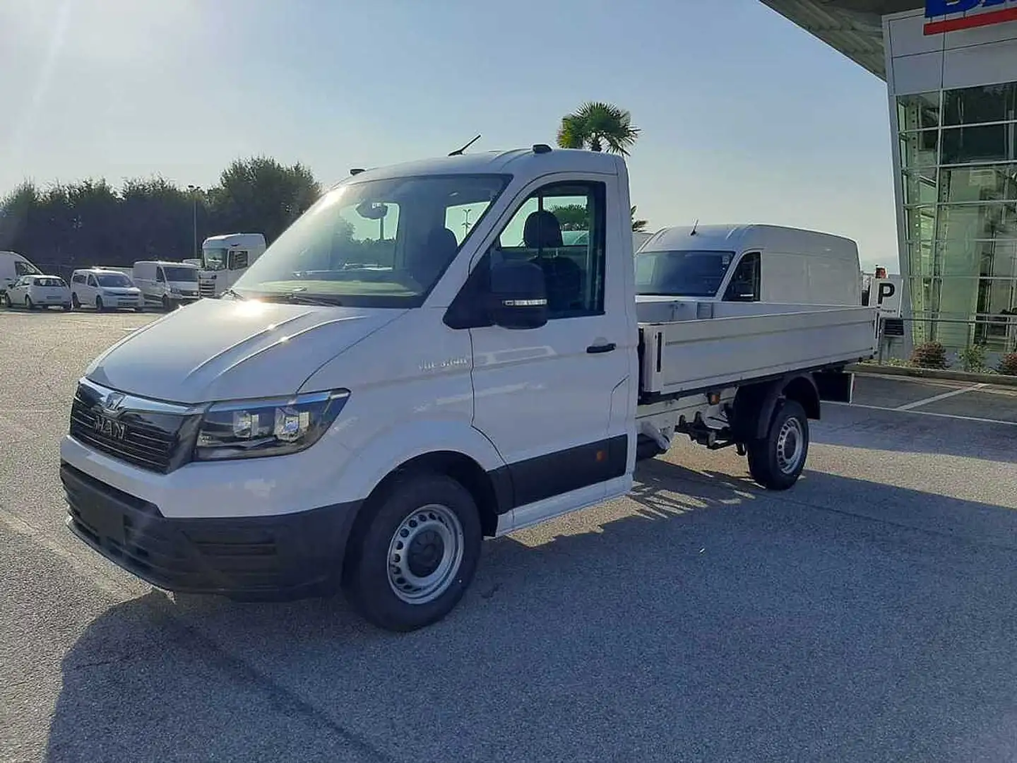 MAN TGE 140CV cassone fisso Blanc - 2