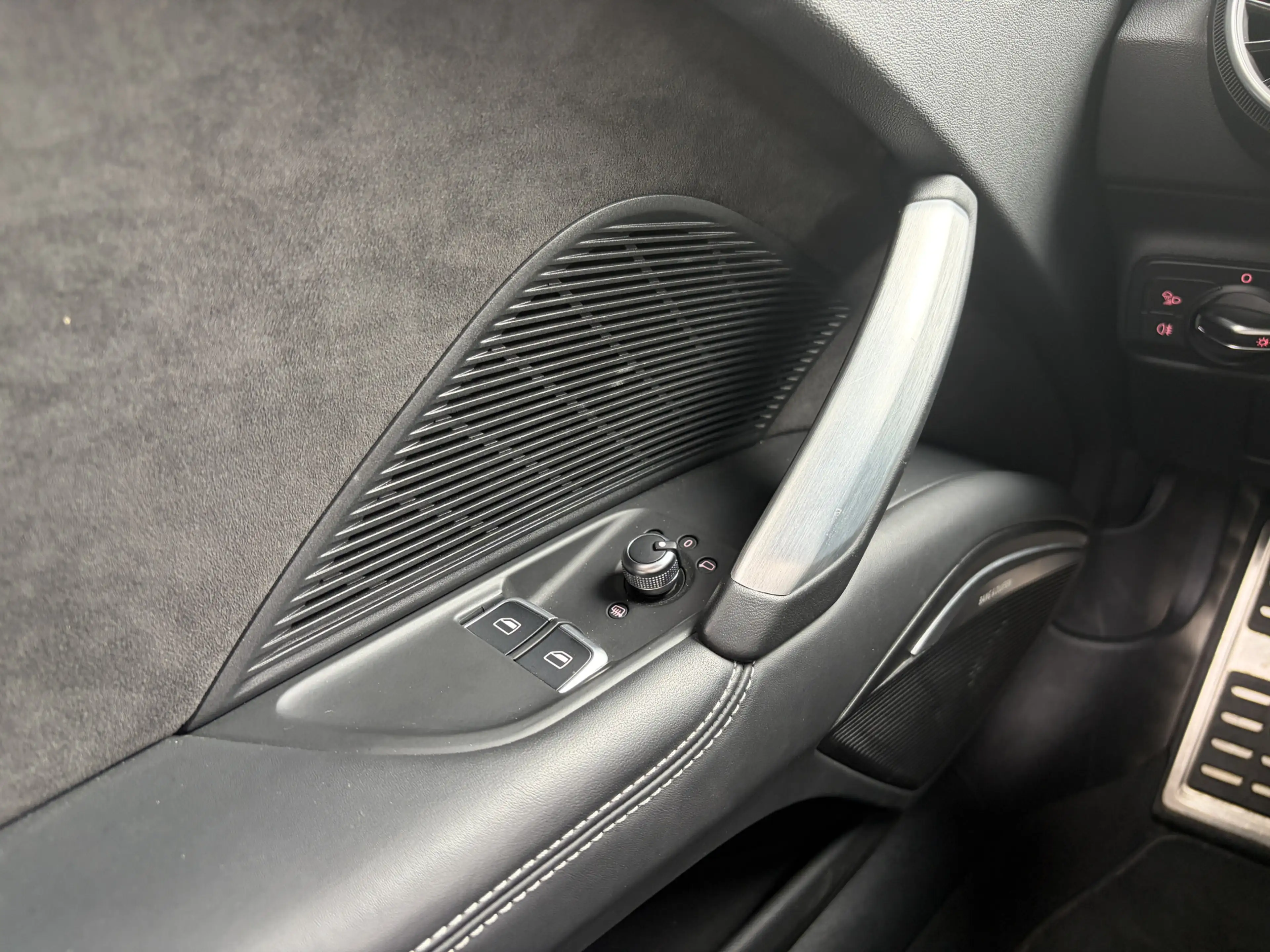 Audi TT 2.0 TFSI quattro Pro Line + — photo 44
