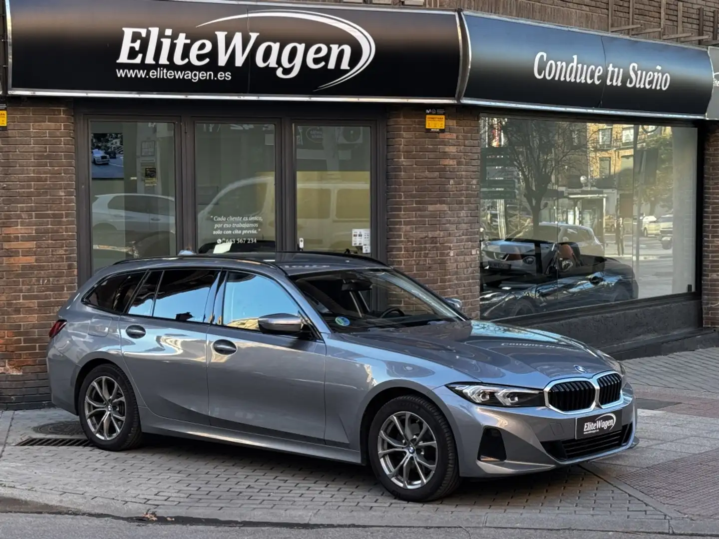 BMW 320 320dA xDrive Touring Grau - 1