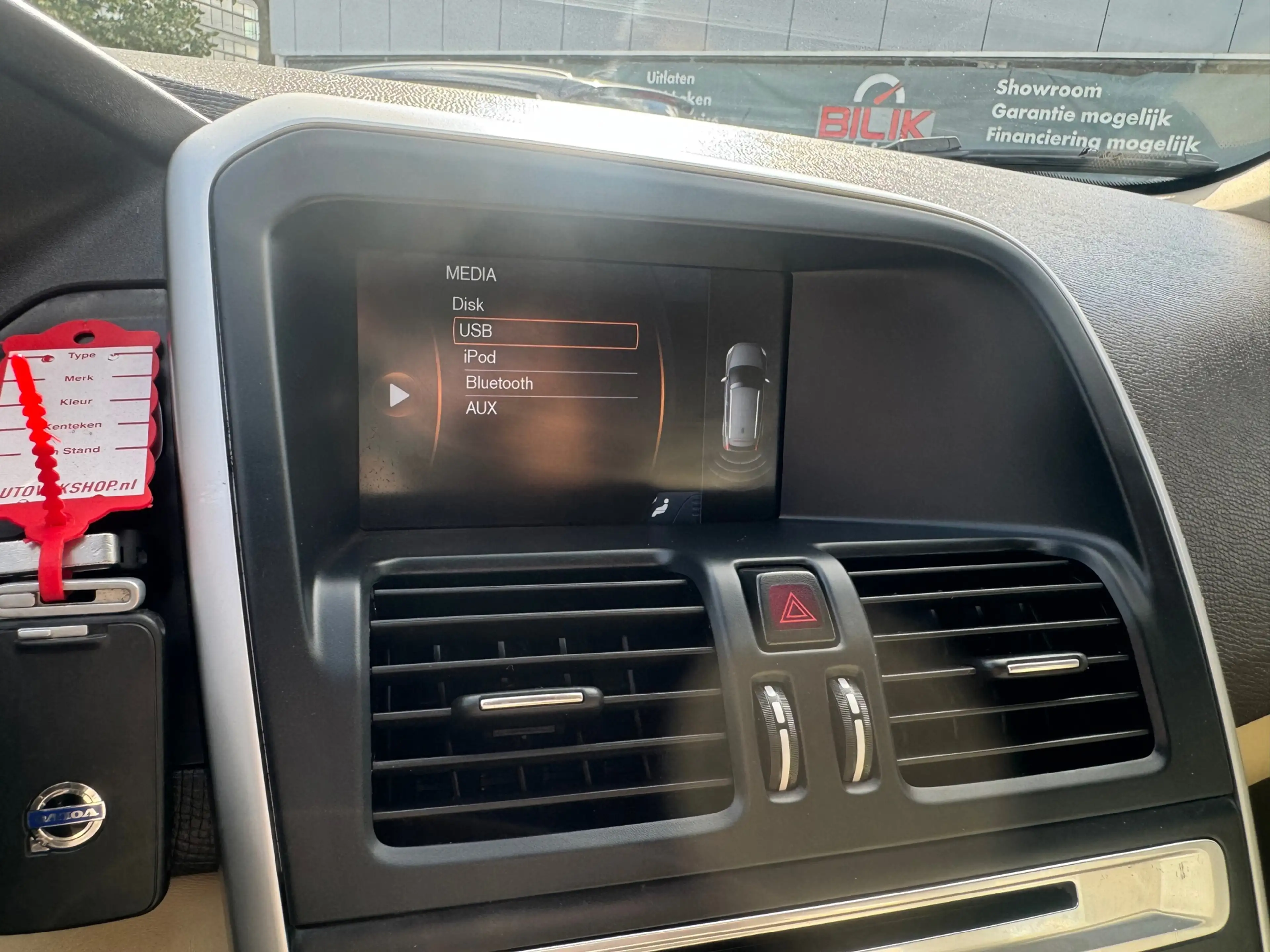 Volvo XC60 2.0T Kinetic | Clima | Cruise | Navi | Pano | Auto — photo 17