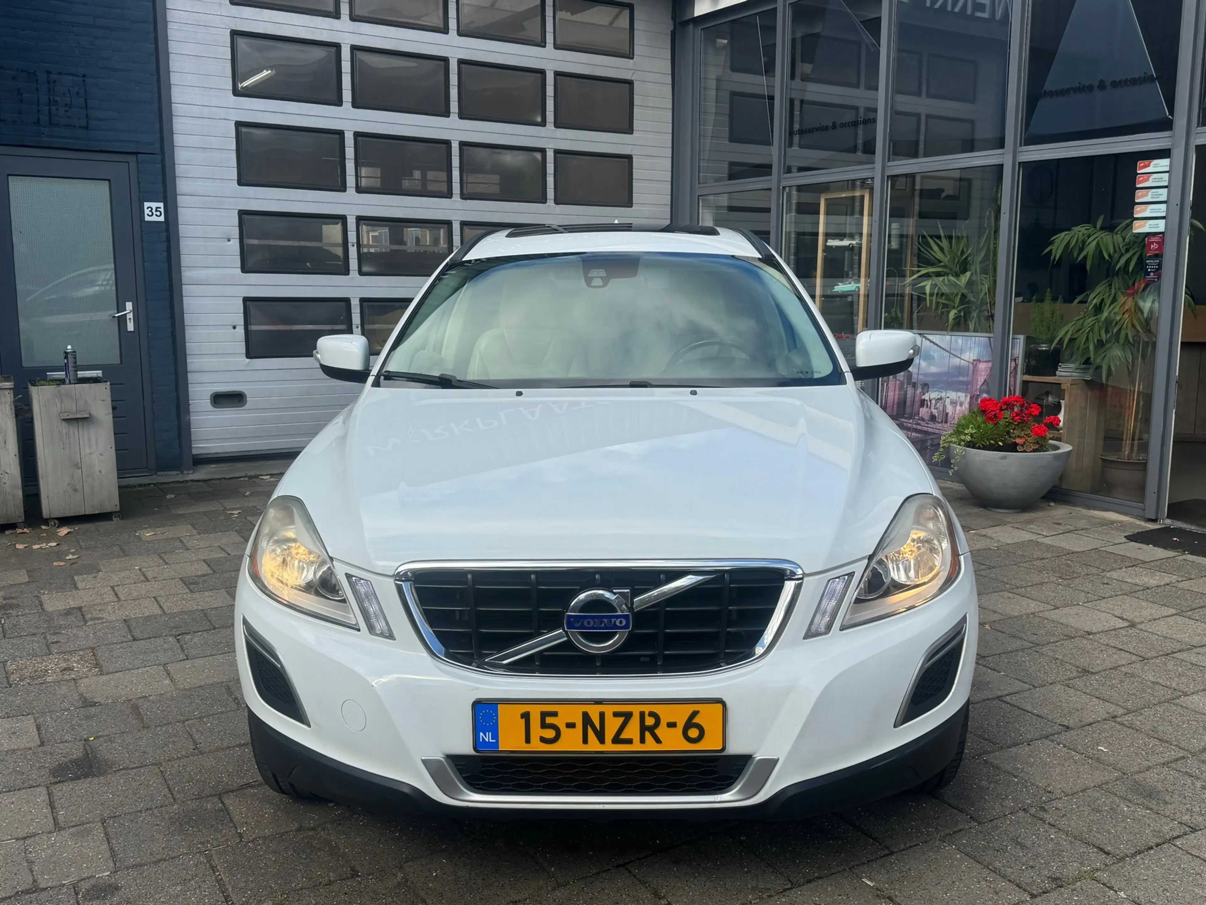 Volvo XC60 2.0T Kinetic | Clima | Cruise | Navi | Pano | Auto — photo 2
