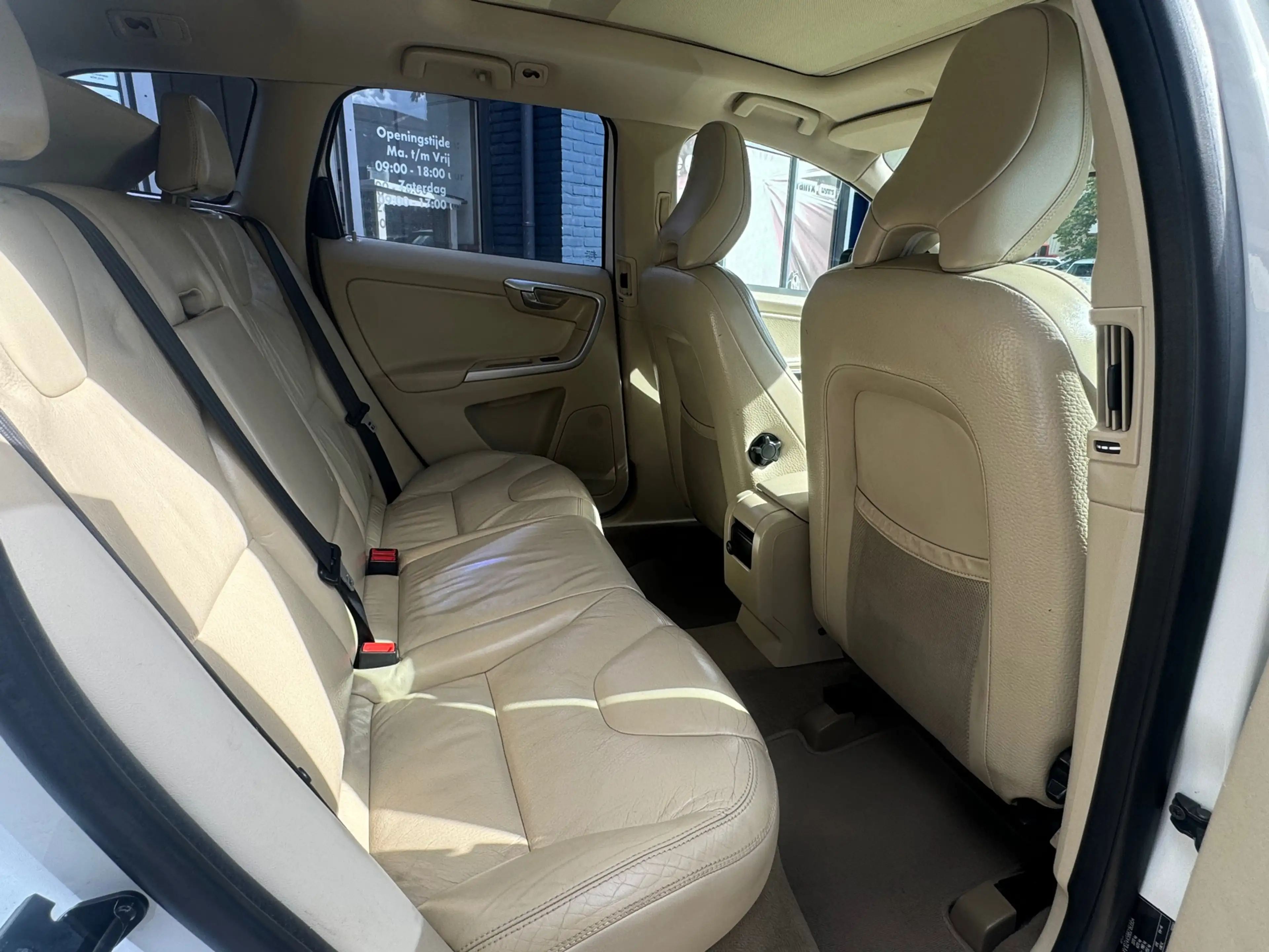 Volvo XC60 2.0T Kinetic | Clima | Cruise | Navi | Pano | Auto — photo 11