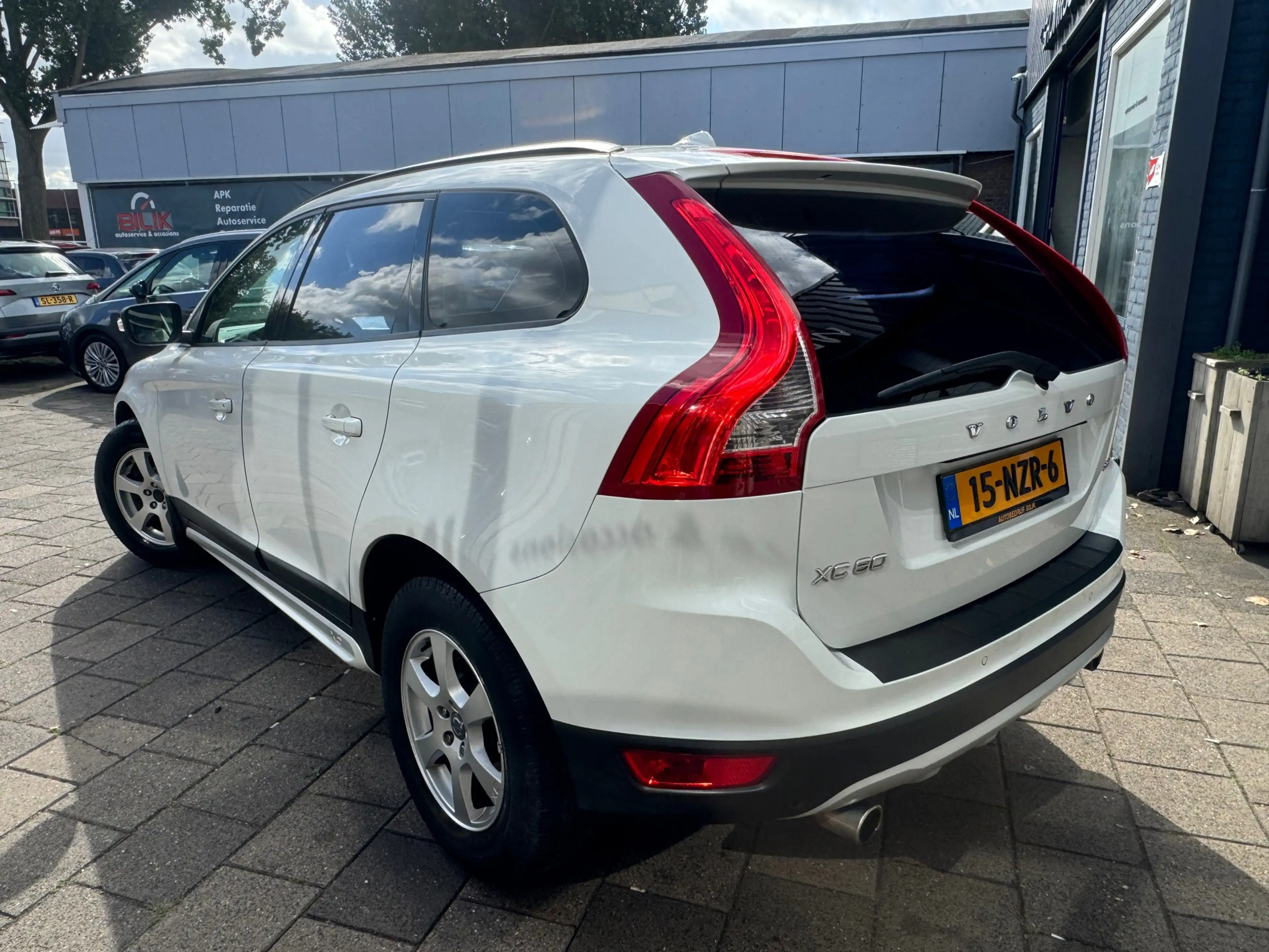 Volvo XC60 2.0T Kinetic | Clima | Cruise | Navi | Pano | Auto — photo 6