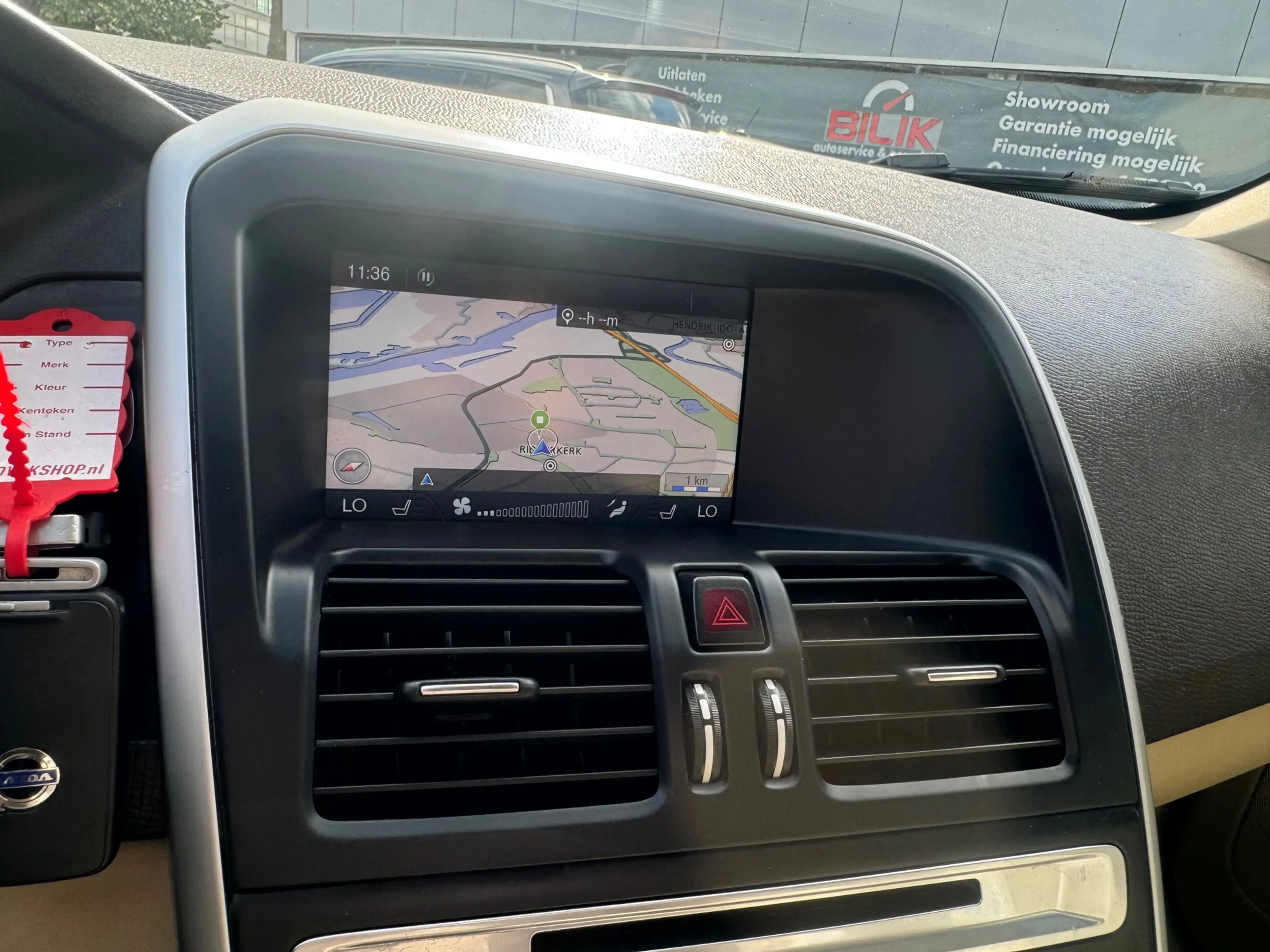 Volvo XC60 2.0T Kinetic | Clima | Cruise | Navi | Pano | Auto — photo 16