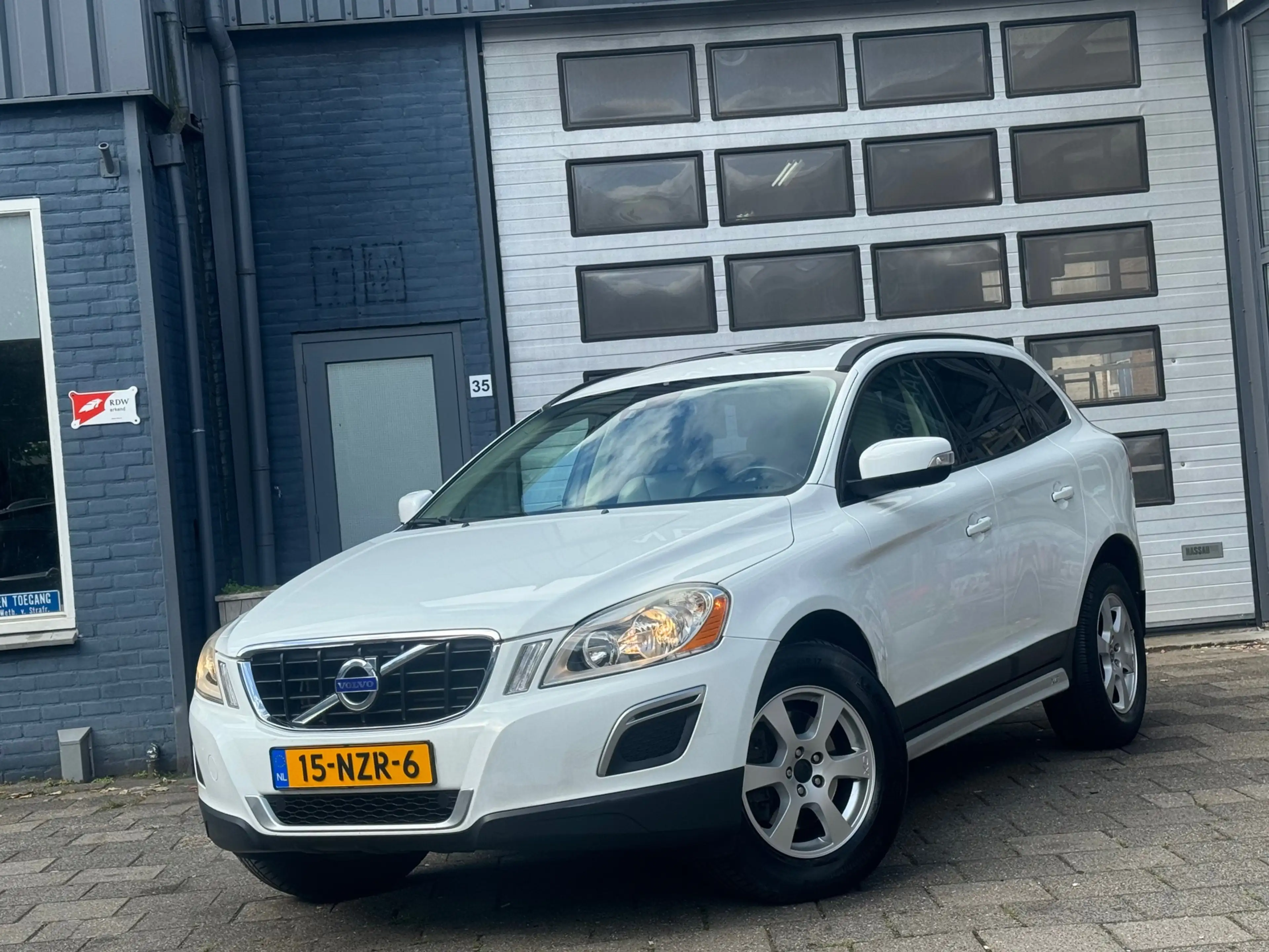 Volvo XC60 2.0T Kinetic | Clima | Cruise | Navi | Pano | Auto