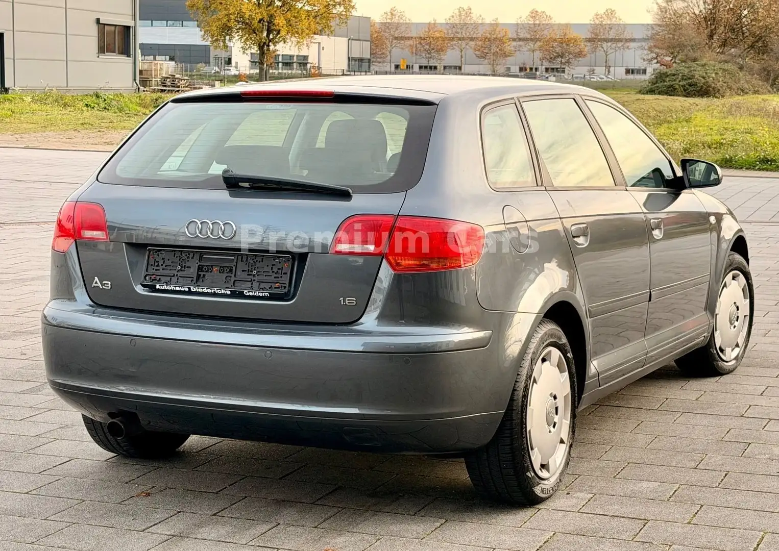 Audi A3 Sportback 1.6 Attraction *Automatik*Tüv Neu* Gris - 2