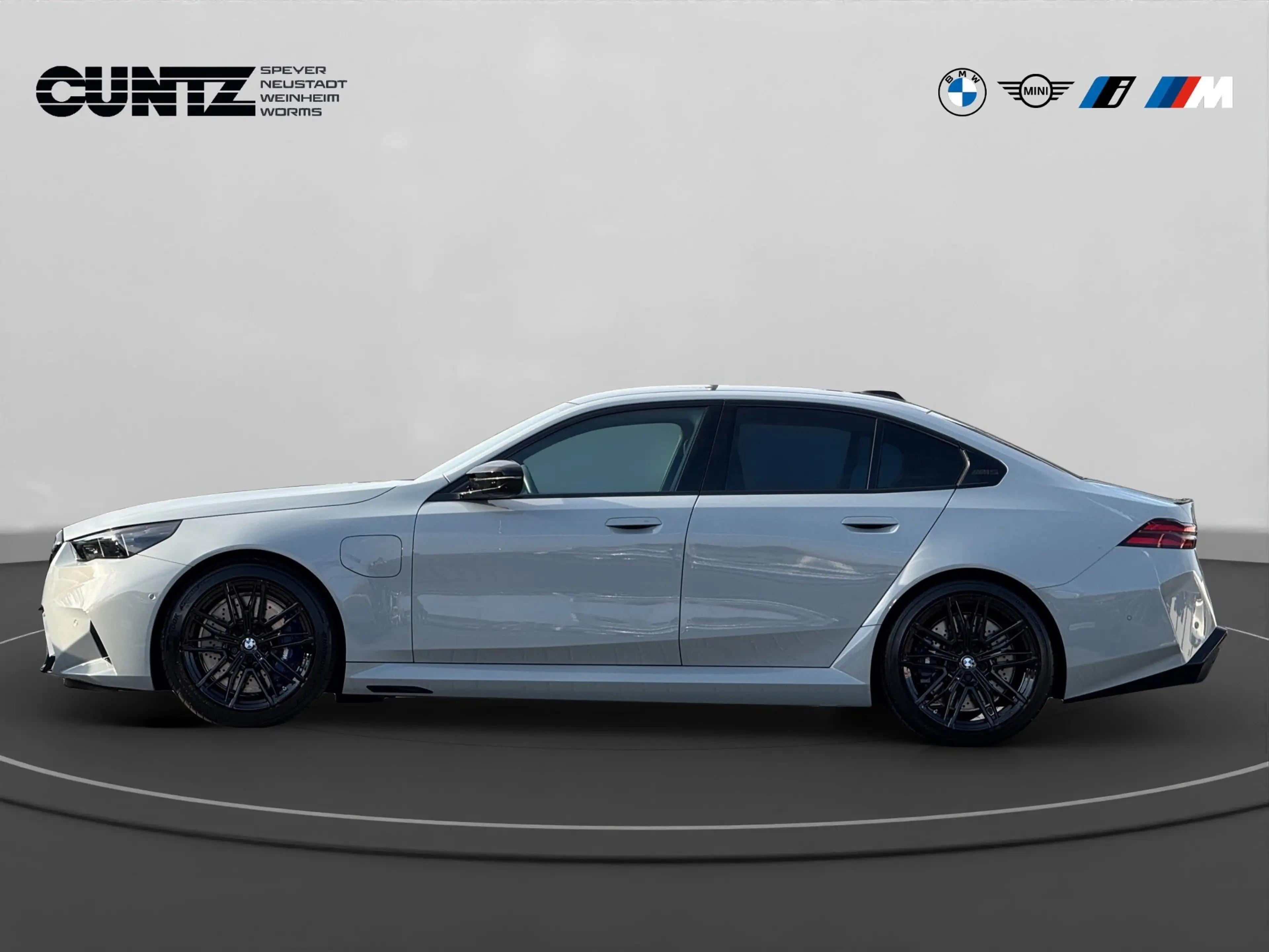 BMW M5 Limousine Panorama Drive+Parkassist B/W HiFi Anhän — photo 9