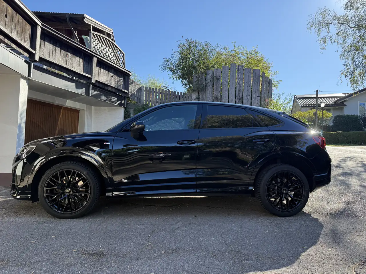 Audi Q3 40 TDI Sportback quattro S tronic line — photo 1 of 11