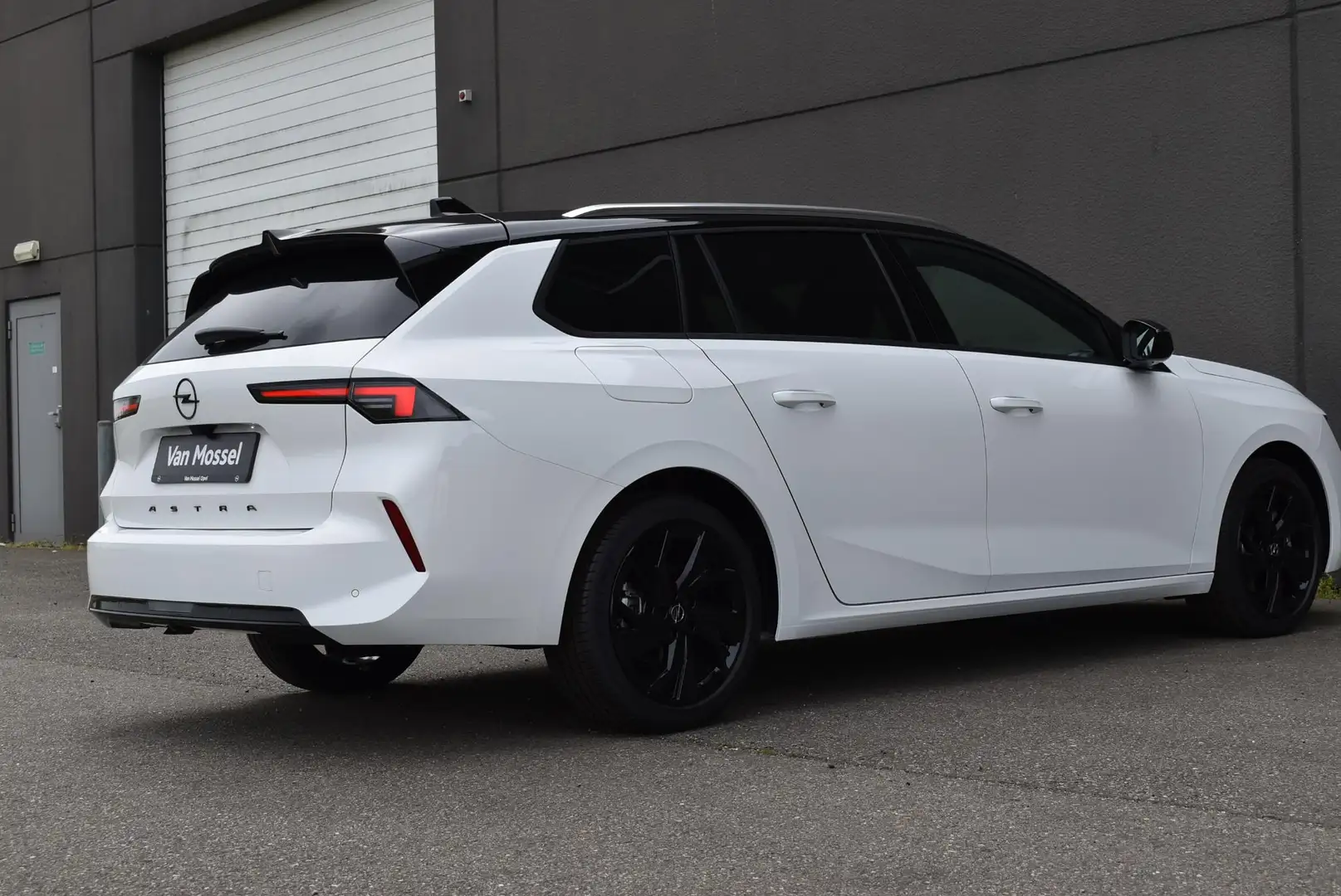 Opel Astra Sports Tourer 1.2 GS Line Automaat || € 8000,- VAN Wit - 2