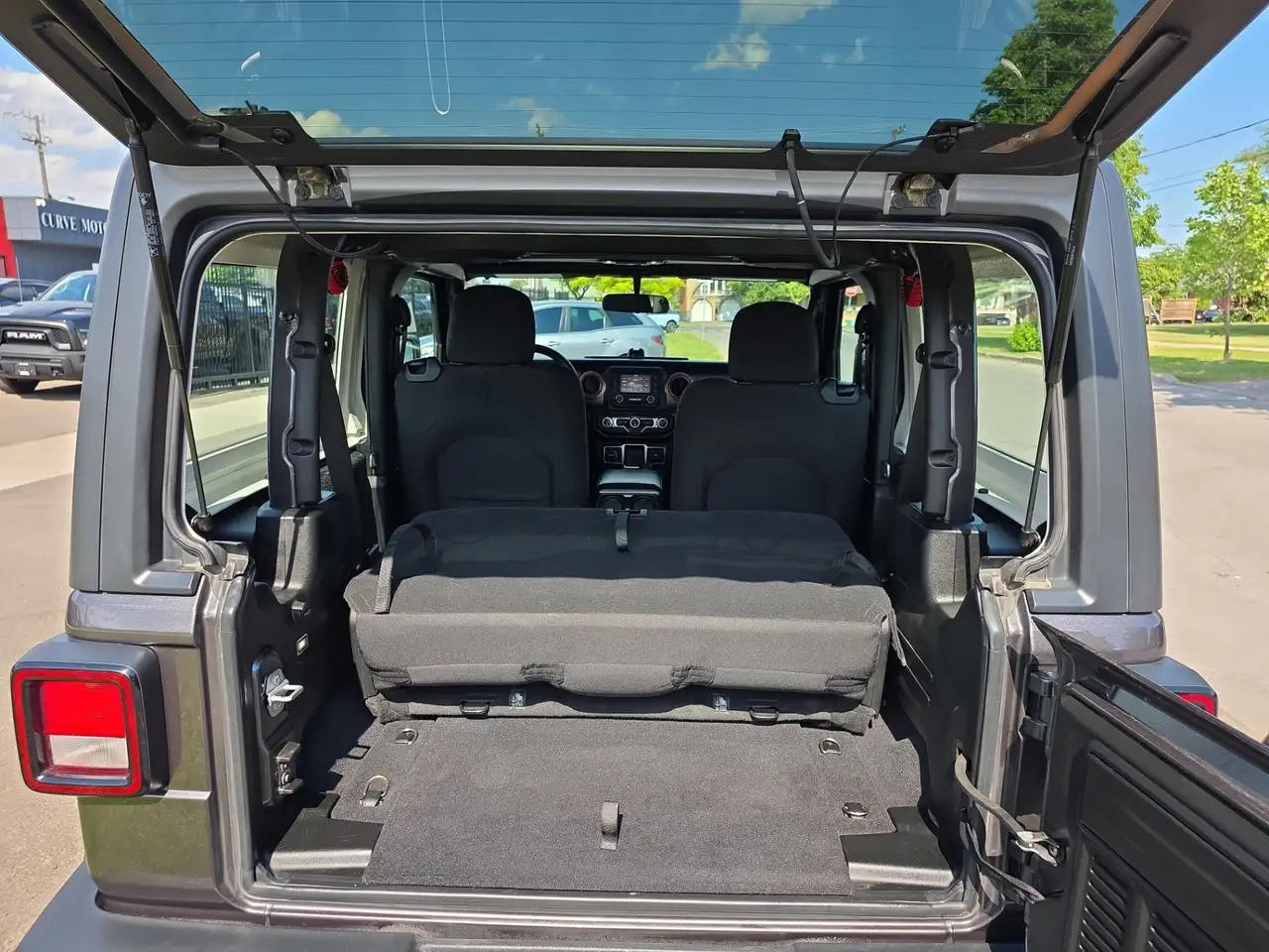 Jeep Wrangler photo Jeep Wrangler