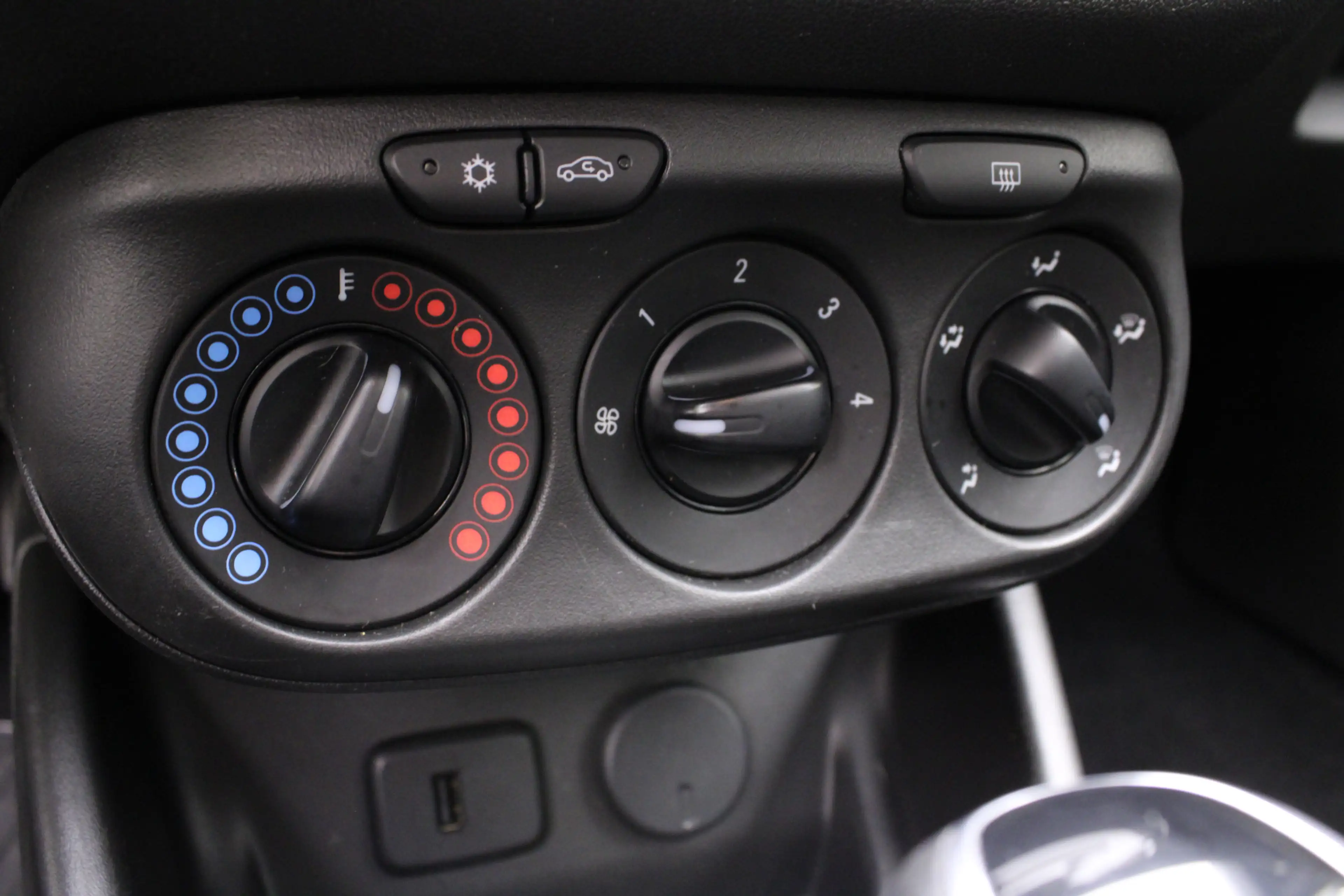 Opel Corsa 1.4 Online Edition | Automaat | Trekhaak | Airco | — photo 29