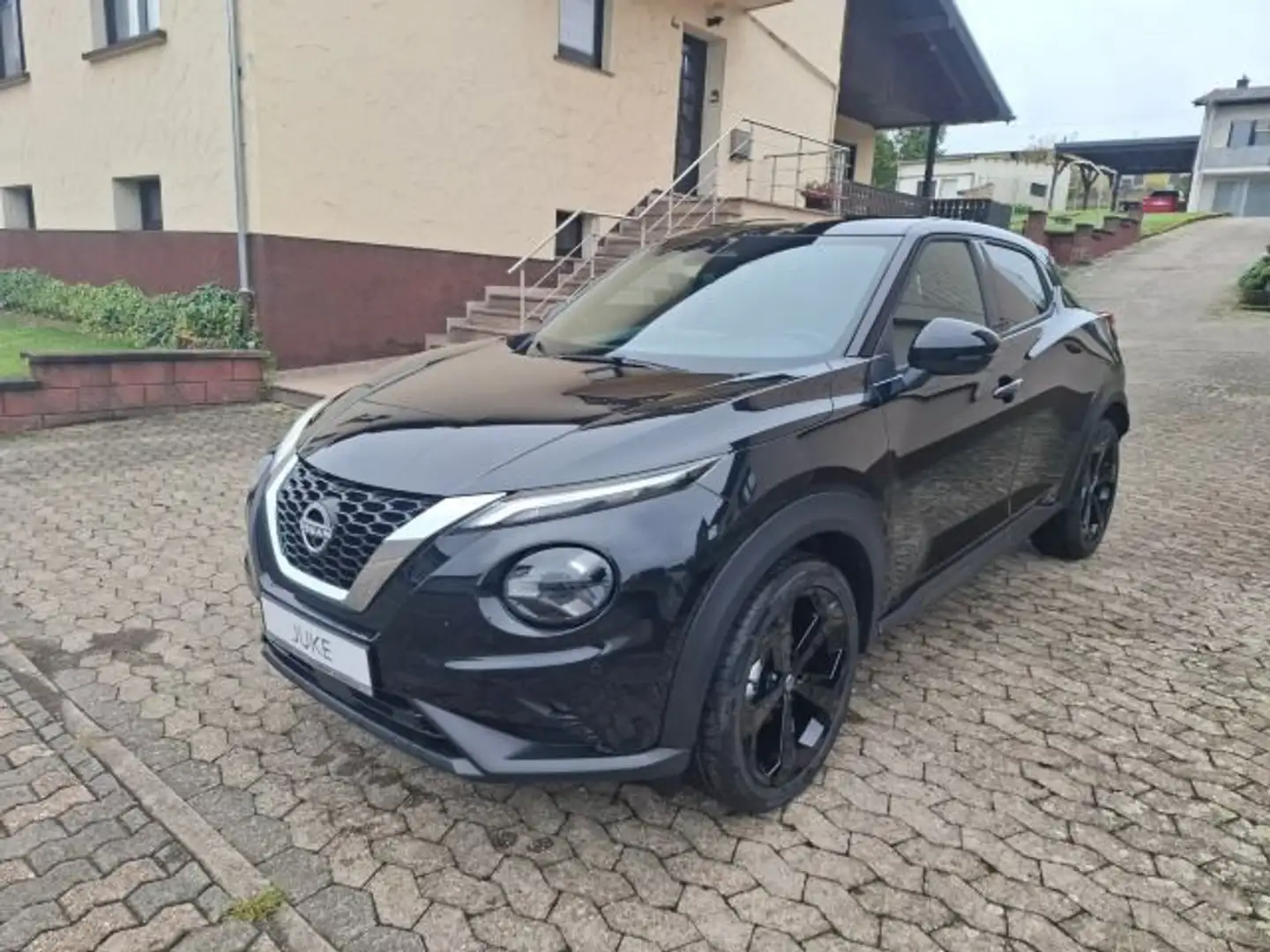 Nissan Juke 1.0 DIG-T Tekna BOSE Navi+360°Kamera Schwarz - 2