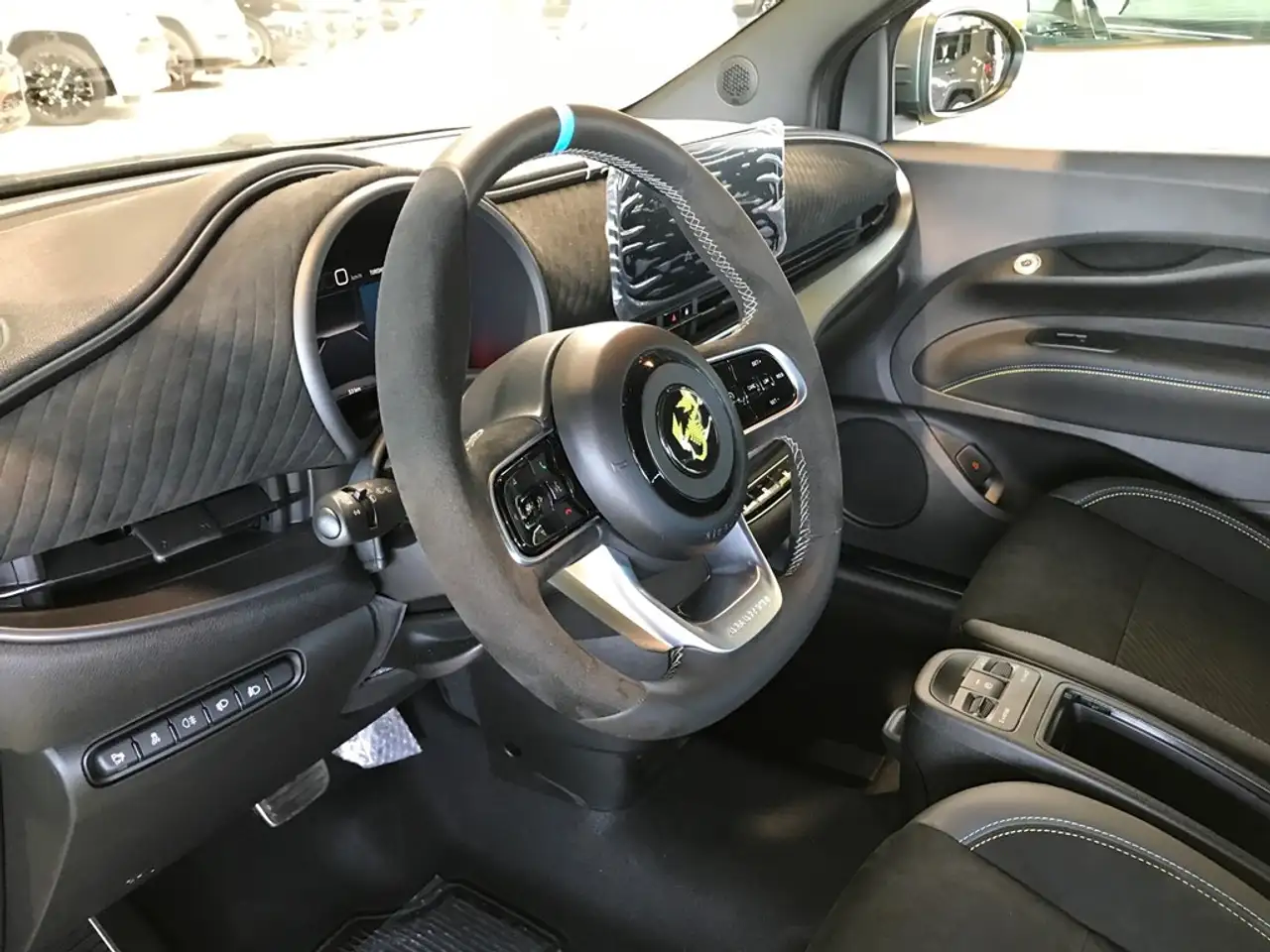 Abarth 500C 2023 — фото 14