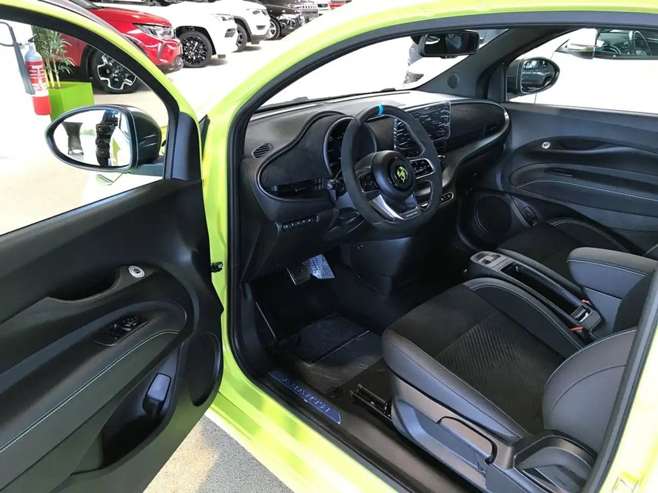 Abarth 500C 2023 — фото 13