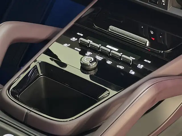 Porsche Cayenne view 15