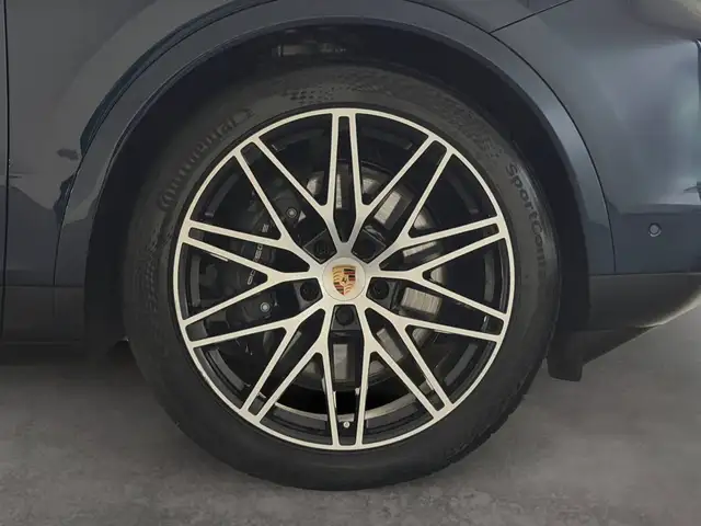 Porsche Cayenne view 9