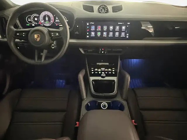 Porsche Cayenne view 11