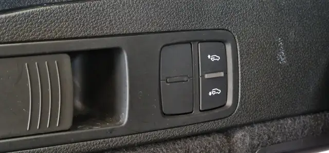 Audi Q5 view 11