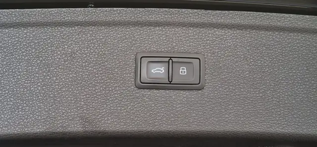 Audi Q5 view 10