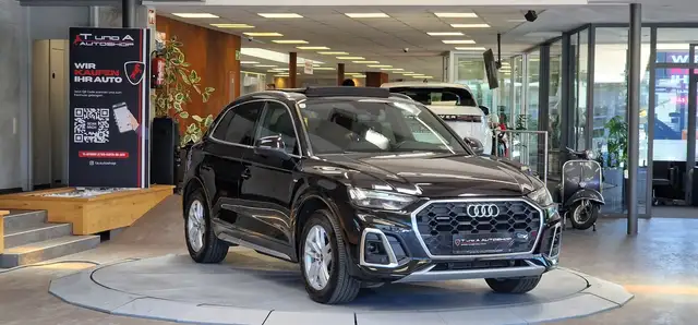Audi Q5 view 3