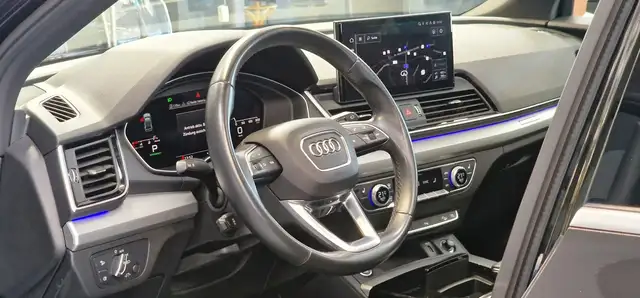 Audi Q5 view 13