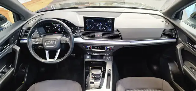 Audi Q5 view 12