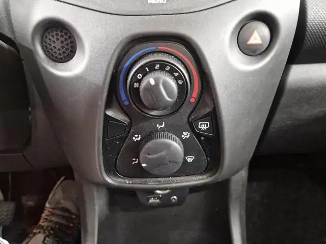 Peugeot 108 view 12