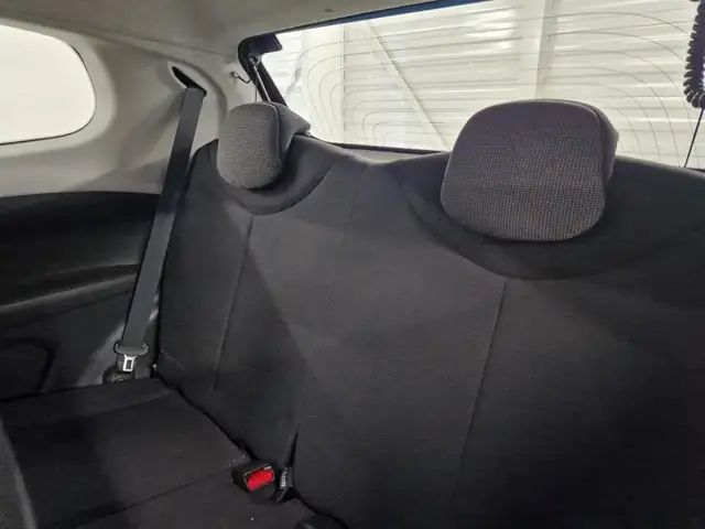 Peugeot 108 view 8