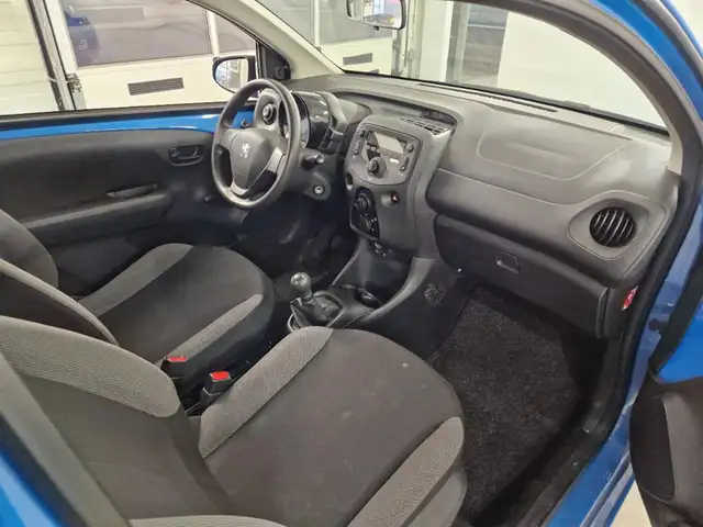 Peugeot 108 view 6