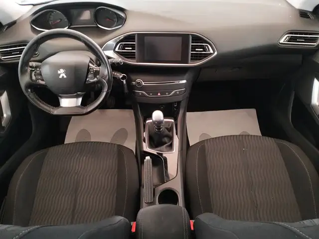 Peugeot 308 view 8