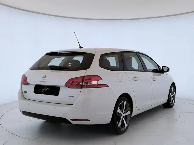 Peugeot 308 view 5
