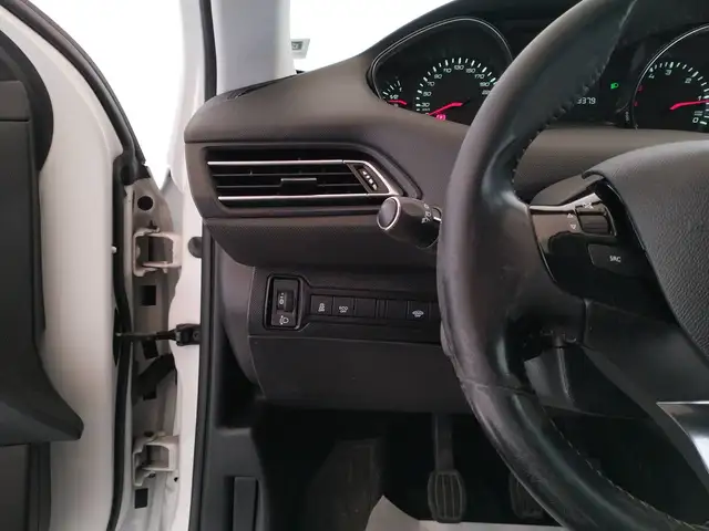 Peugeot 308 view 16