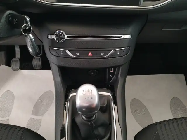 Peugeot 308 view 18