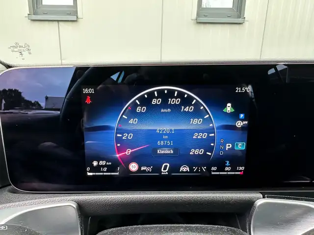 Mercedes-Benz GLB view 16