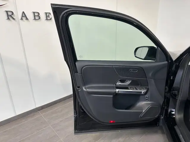 Mercedes-Benz GLB view 10