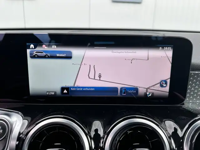 Mercedes-Benz GLB view 21