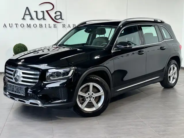 Mercedes-Benz GLB view 2