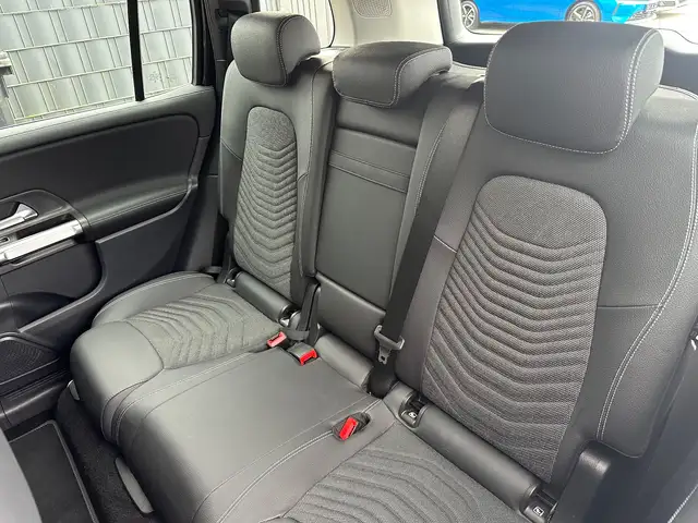 Mercedes-Benz GLB view 17