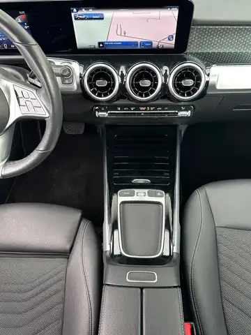 Mercedes-Benz GLB view 19