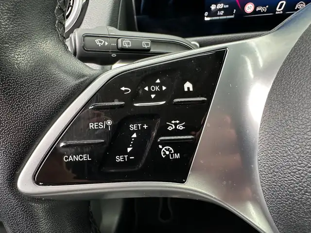 Mercedes-Benz GLB view 14