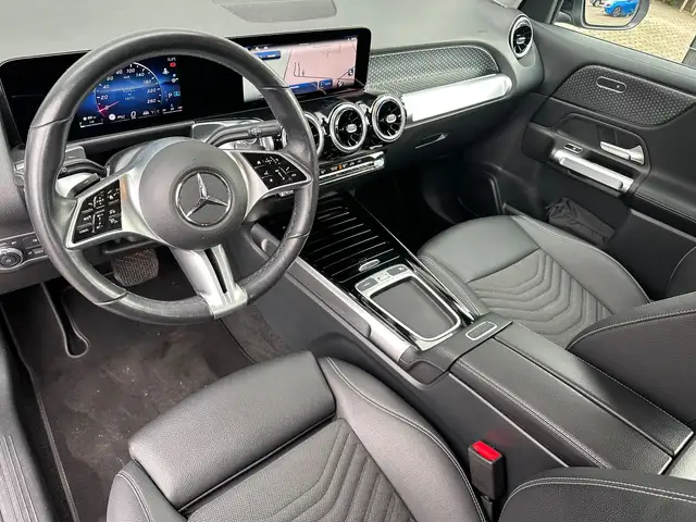 Mercedes-Benz GLB view 12