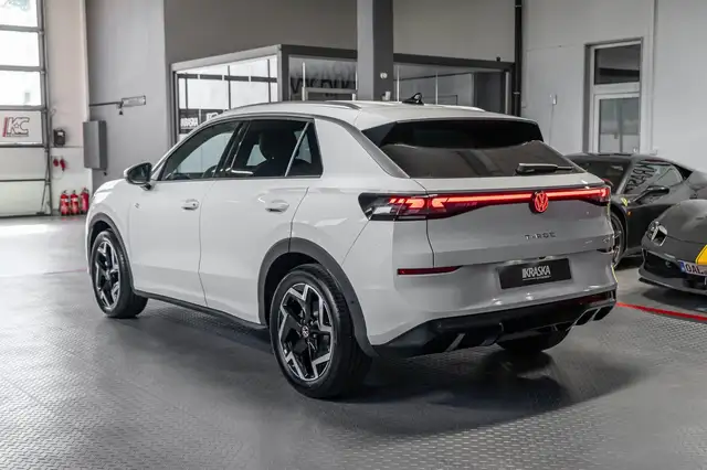Volkswagen T-Roc view 12