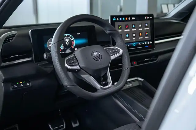 Volkswagen T-Roc view 14