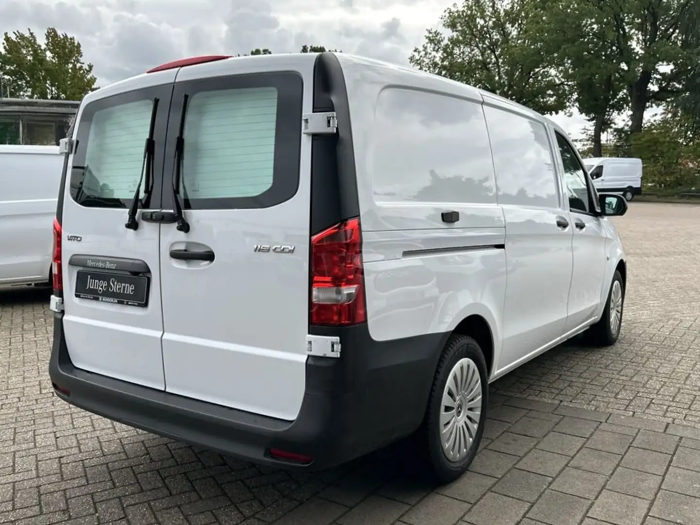 Mercedes-Benz Vito 116 CDI Kasten Lang AUTOMATIK+KAMERA+SHZG Weiß - 2