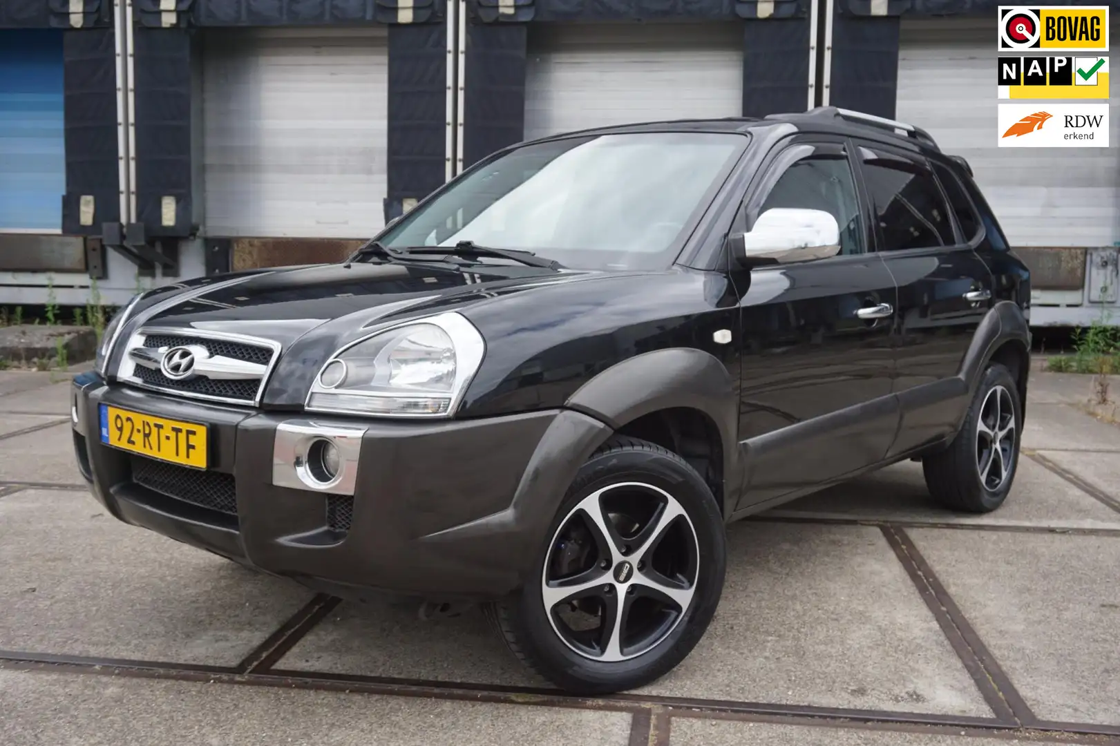 Hyundai TUCSON 2.0i Dynamic * Airco * Negro - 1