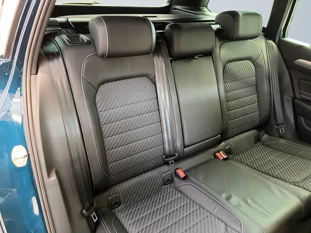 Volkswagen Passat view 11