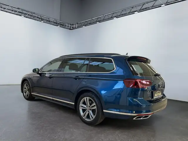 Volkswagen Passat view 4