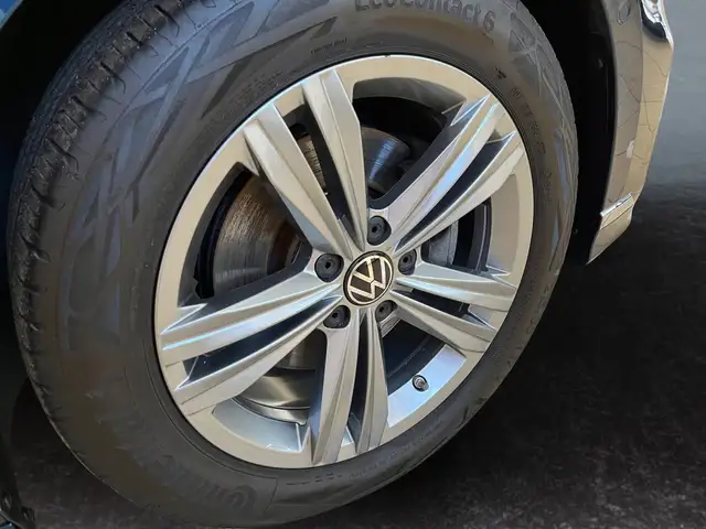 Volkswagen Passat view 15