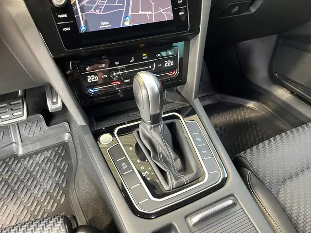 Volkswagen Passat view 9