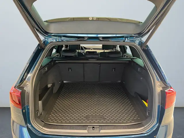 Volkswagen Passat view 14